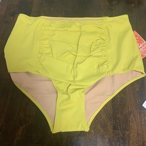 NWT - Kortni Jeane Ruched Bottoms 2.0